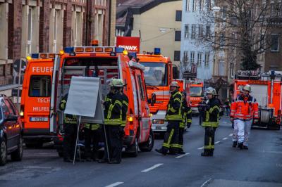 Stuttgart Ost: Brand in Gebaeude mit massivem Feuerwehreinsatz